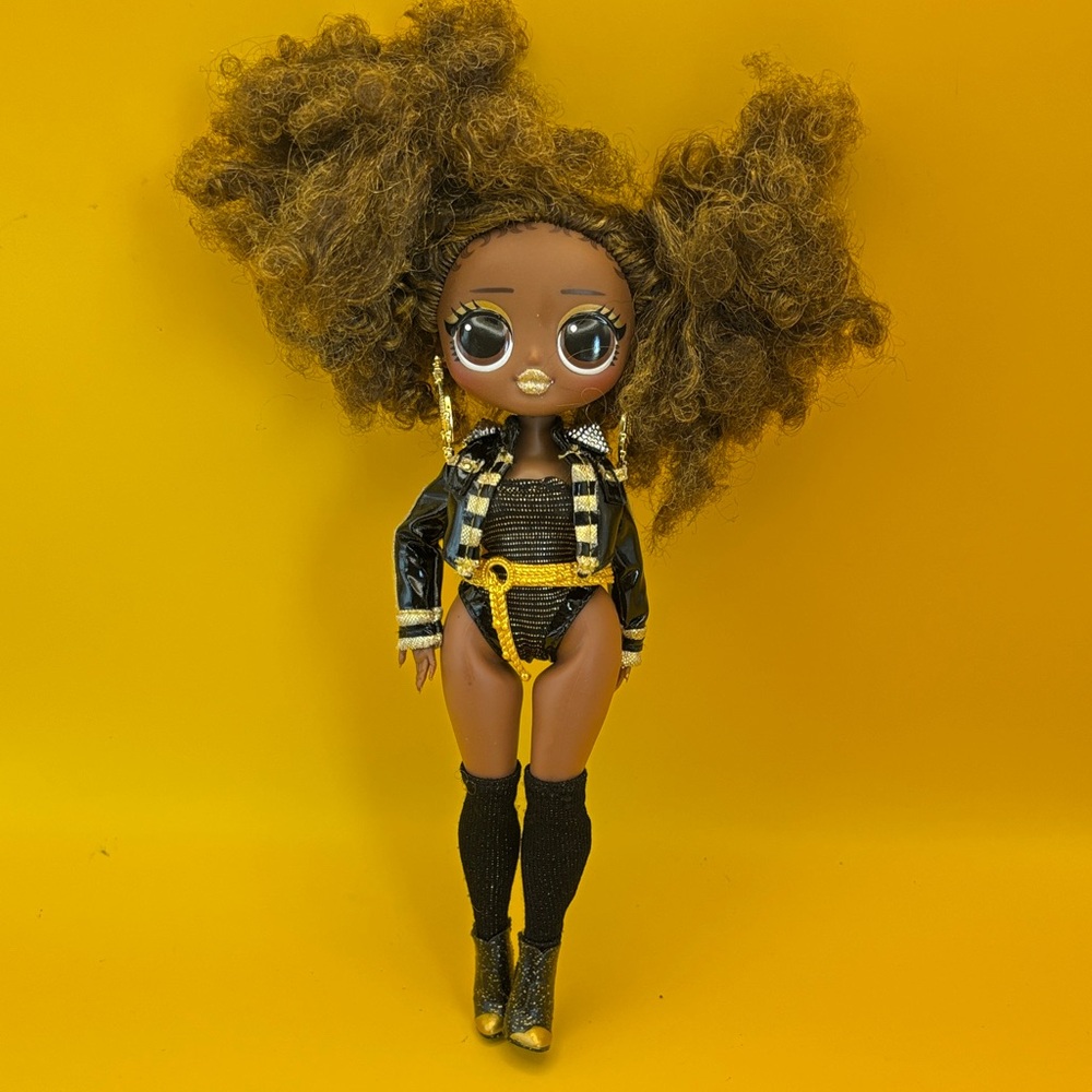 MGA Entertainment LOL Surprise OMG Royal Bee Fashion Doll Gold/Black Outfit